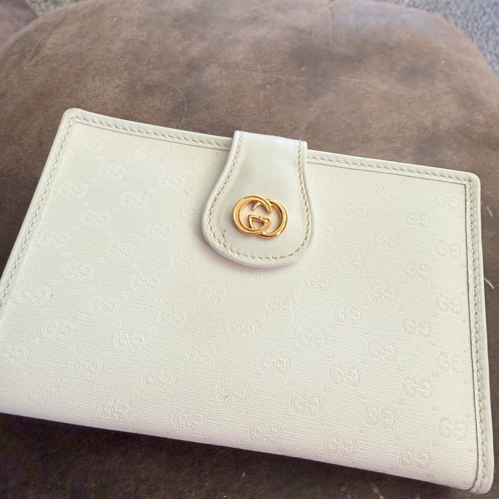 Gucci Cream Leather Wallet with Gold Double G Snap